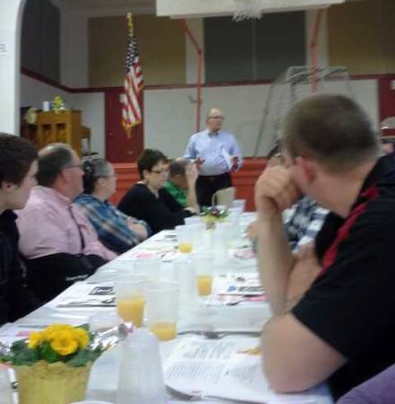 Vice President Robert Keller opens the banquet